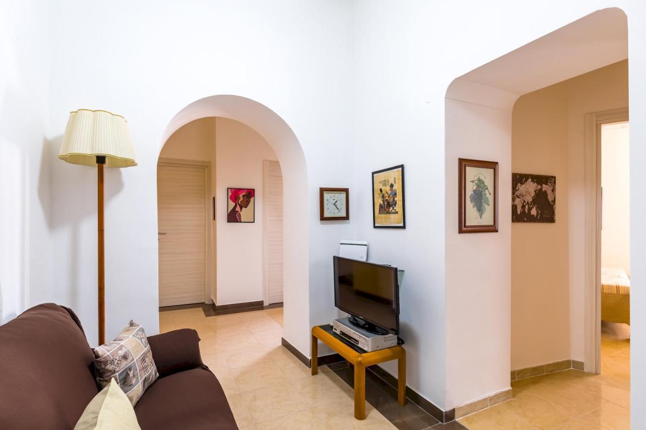 Rione Emanuele III - 4 Bedroom Apartment เนเปิลส์ ภายนอก รูปภาพ