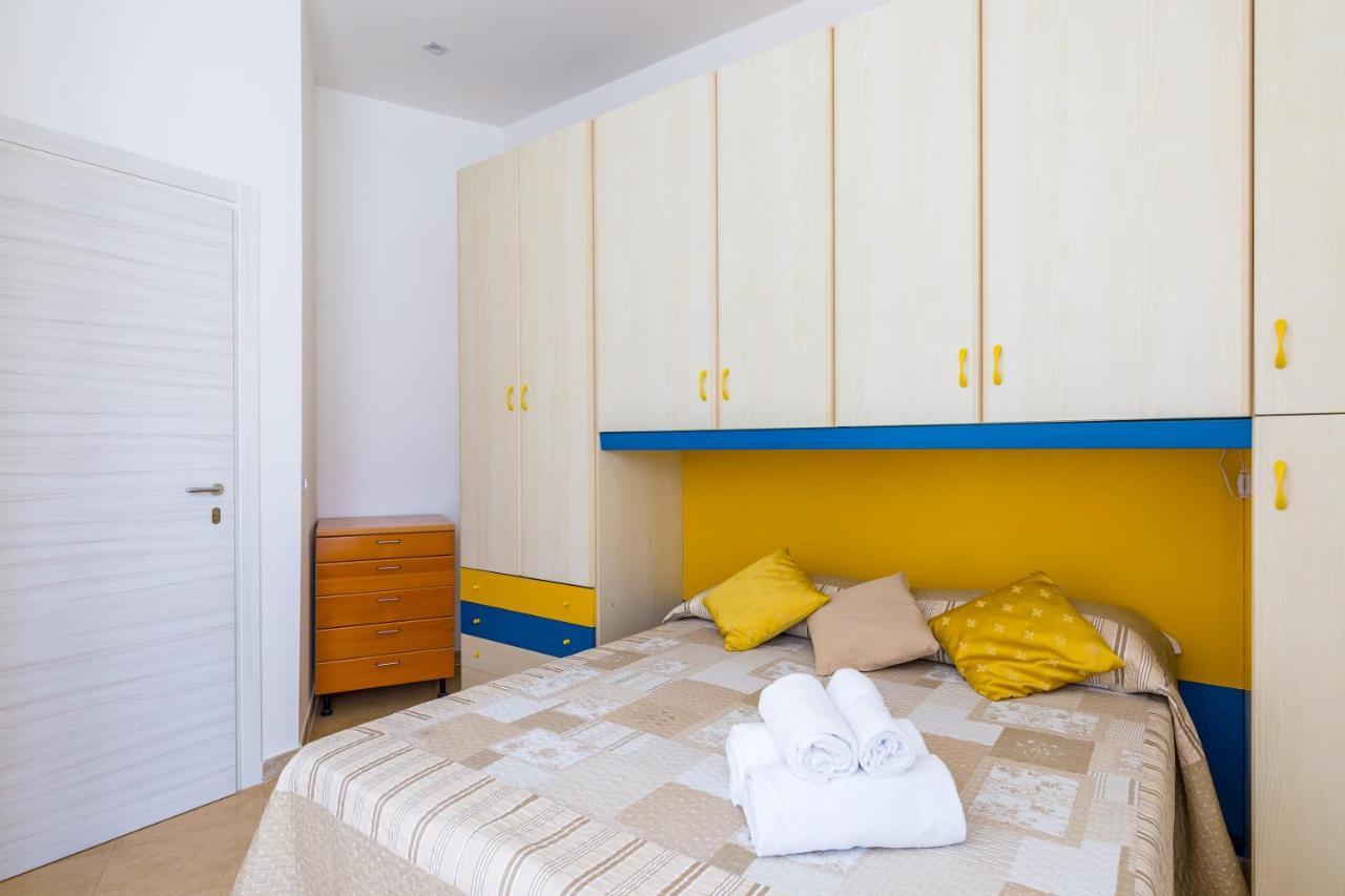 Rione Emanuele III - 4 Bedroom Apartment เนเปิลส์ ภายนอก รูปภาพ
