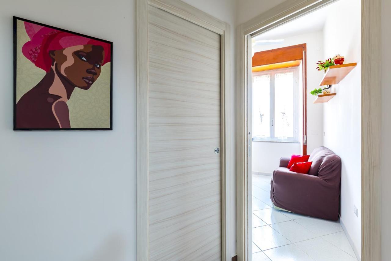 Rione Emanuele III - 4 Bedroom Apartment เนเปิลส์ ภายนอก รูปภาพ