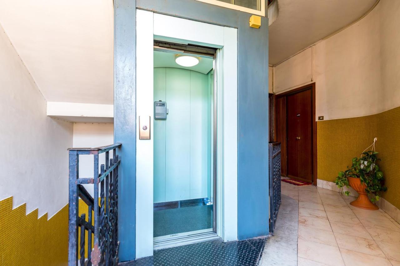 Rione Emanuele III - 4 Bedroom Apartment เนเปิลส์ ภายนอก รูปภาพ
