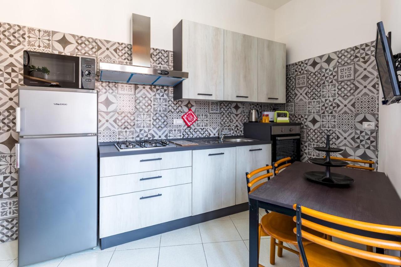 Rione Emanuele III - 4 Bedroom Apartment เนเปิลส์ ภายนอก รูปภาพ