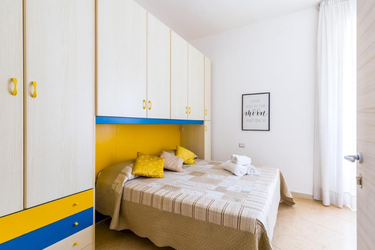 Rione Emanuele III - 4 Bedroom Apartment เนเปิลส์ ภายนอก รูปภาพ