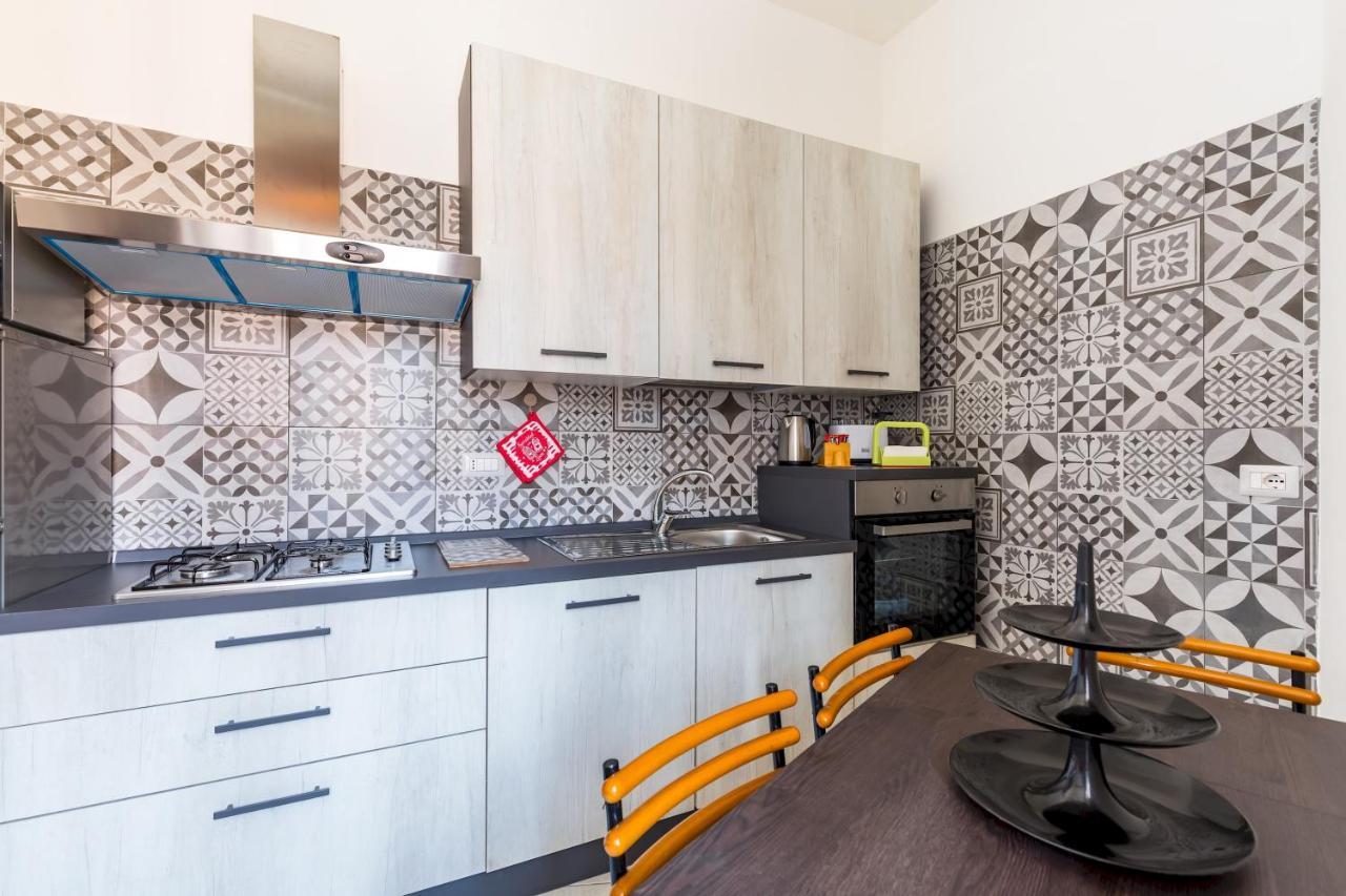 Rione Emanuele III - 4 Bedroom Apartment เนเปิลส์ ภายนอก รูปภาพ