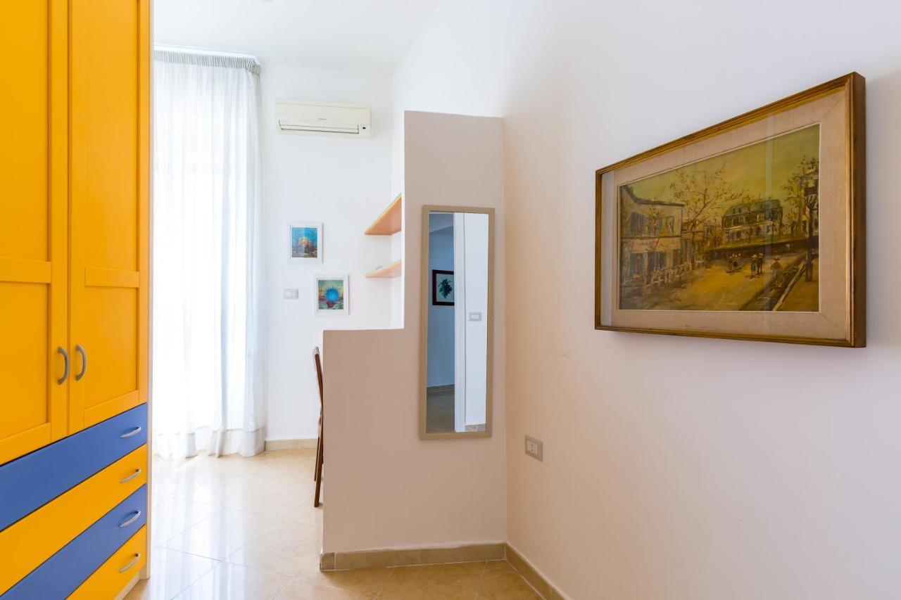 Rione Emanuele III - 4 Bedroom Apartment เนเปิลส์ ภายนอก รูปภาพ