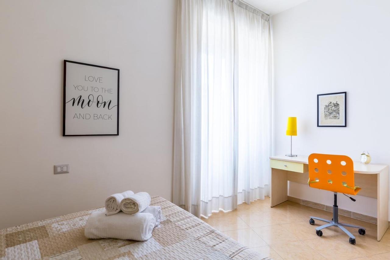 Rione Emanuele III - 4 Bedroom Apartment เนเปิลส์ ภายนอก รูปภาพ